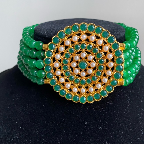 Pearl Choker Necklace with Earrings - Picture 4 of 4